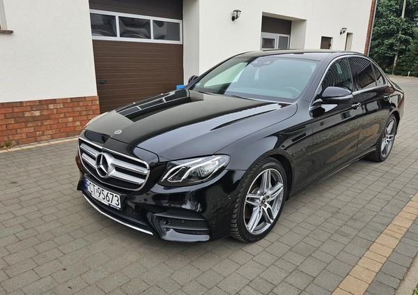Mercedes-Benz Klasa E cena 124900 przebieg: 176000, rok produkcji 2017 z Nowe Miasto Lubawskie małe 254